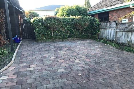 Photo of property in 2/2 Dallinghoe Crescent, Milford, Auckland, 0620