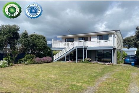 Photo of property in 104 Field Way, Waikanae Beach, Waikanae, 5036