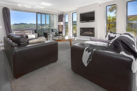 Photo of property in 129 Woodman Drive, Tawa, Wellington, 5028