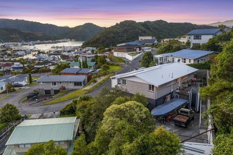 Photo of property in 29 Seaview Crescent, Picton, 7220
