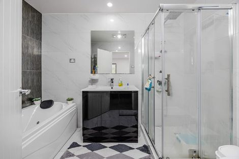 Photo of property in 276a Sturges Road, Henderson, Auckland, 0612