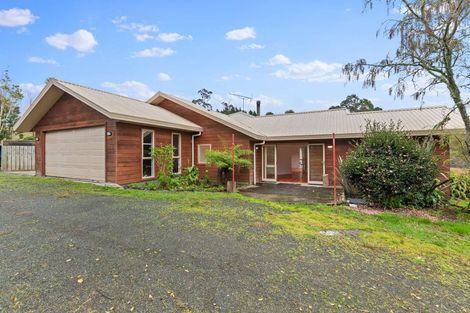 Photo of property in 1175 South Head Road, South Head, Helensville, 0874