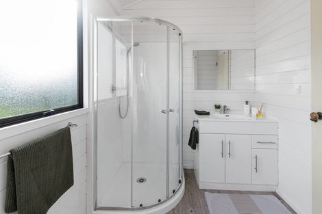 Photo of property in 802 Waitakere Road, Kumeu, 0891