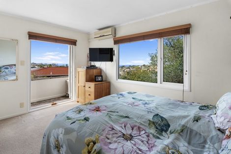 Photo of property in 1/31 Deep Creek Road, Waiake, Auckland, 0630