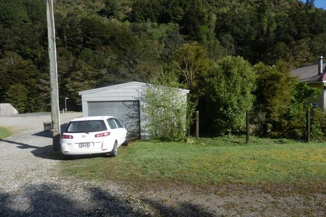 Photo of property in 27 Andersen Street, Blacks Point, Reefton, 7830