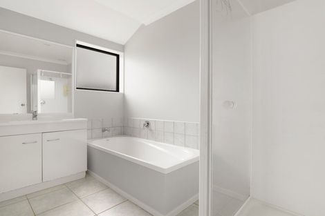 Photo of property in 11 Saralee Drive, Manurewa, Auckland, 2105