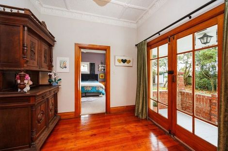 Photo of property in 292 Ruahine Street, Terrace End, Palmerston North, 4410