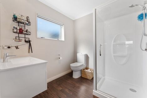 Photo of property in 12 Monaco Grove, Fitzherbert, Palmerston North, 4410