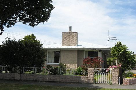 Photo of property in 30 Tenby Place, Avondale, Christchurch, 8061