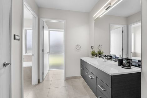 Photo of property in 8a Maple Lane, Huapai, Kumeu, 0810