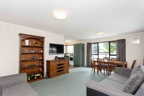 Photo of property in 1/172 Sawyers Arms Road, Bishopdale, Christchurch, 8053