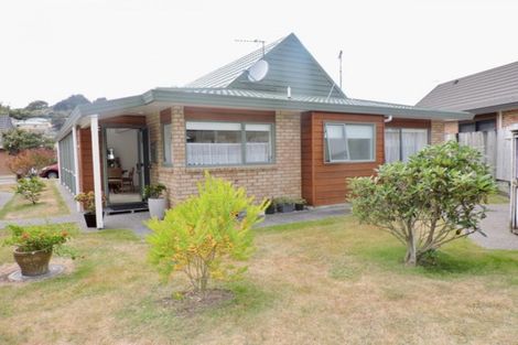Photo of property in Redwood Village, 4/42 Main Road, Tawa, Wellington, 5028