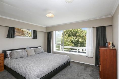 Photo of property in 5 Kauri Street, Inglewood, 4330