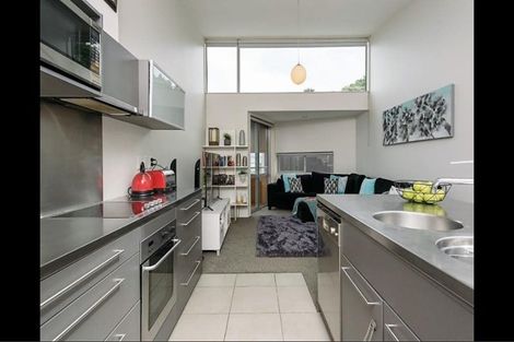 Photo of property in 8/2 Onslow Road, Khandallah, Wellington, 6035