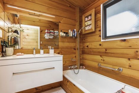 Photo of property in 3 Waterlea Avenue, Mangere Bridge, Auckland, 2022