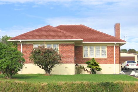 Photo of property in 28 Newington Road, Henderson, Auckland, 0612