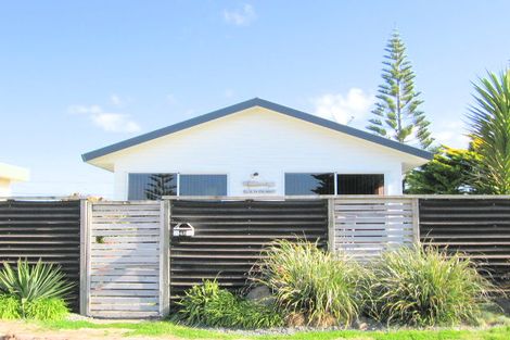 Photo of property in 48 Karewa Parade, Papamoa Beach, Papamoa, 3118