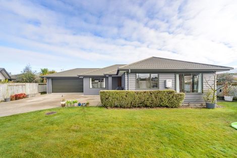 Photo of property in 8 Angelina Way, Kelvin Grove, Palmerston North, 4414