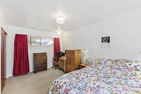 Photo of property in 2 Te Maku Grove, Waikanae, 5036