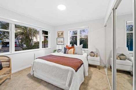 Photo of property in 2a Hauraki Road, Hauraki, Auckland, 0622