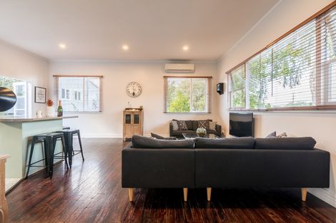 Photo of property in 48 Eastglen Road, Glen Eden, Auckland, 0602