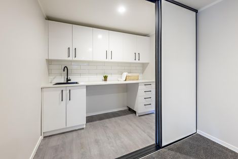 Photo of property in 6 Brouder Place, Hillpark, Auckland, 2102