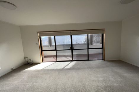 Photo of property in 4 Oystergrove Road, West Harbour, Auckland, 0618