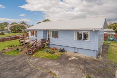 Photo of property in 12 Imperial Place, Henderson, Auckland, 0612