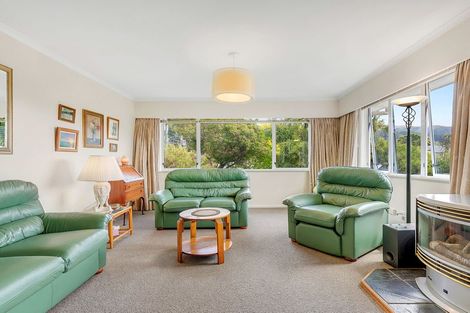 Photo of property in 4 Ranui Terrace, Tawa, Wellington, 5028