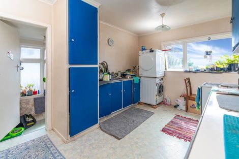 Photo of property in 87 Queens Drive, Lyall Bay, Wellington, 6022
