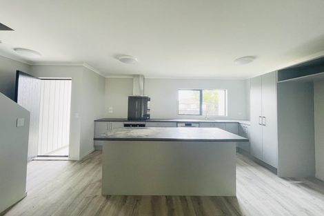 Photo of property in 6a Melleray Place, Randwick Park, Auckland, 2105