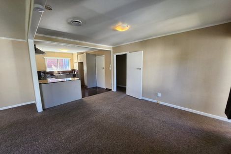Photo of property in 27 Glenfern Road, Mellons Bay, Auckland, 2014