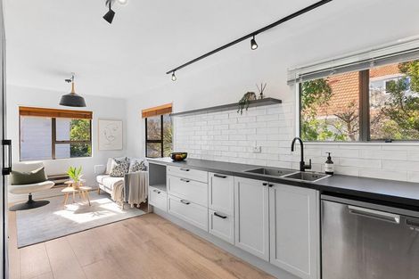 Photo of property in 76 Khandallah Road, Ngaio, Wellington, 6035