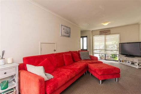 Photo of property in 4/94 Glengarry Road, Glen Eden, Auckland, 0602