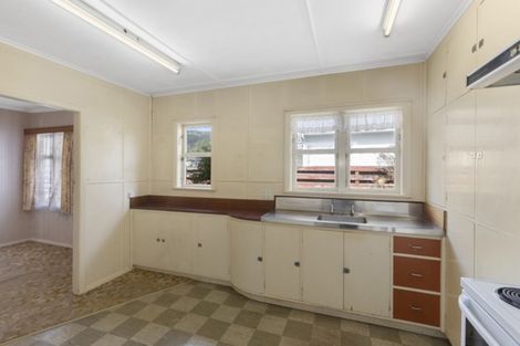 Photo of property in 28 Glen Road, Stokes Valley, Lower Hutt, 5019