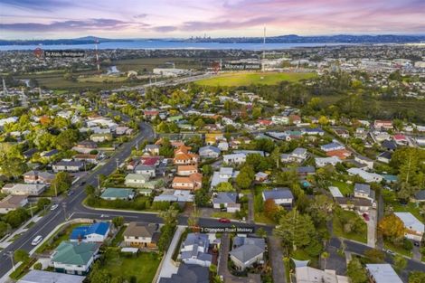 Photo of property in 3 Crompton Road, Massey, Auckland, 0614
