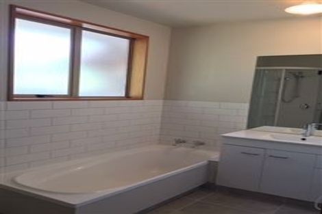 Photo of property in 2/66 Martin Avenue, Beckenham, Christchurch, 8023