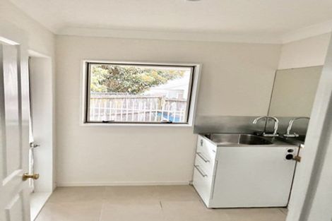 Photo of property in 9 Orohena Close, Northpark, Auckland, 2013