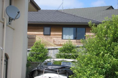 Photo of property in 32 Woodridge Avenue, Northcross, Auckland, 0630