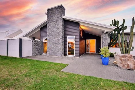 Photo of property in 13 Charteris Rise, Riverdale, Gisborne, 4010