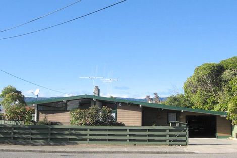 Photo of property in 32 Domain Road, Otaki, 5512