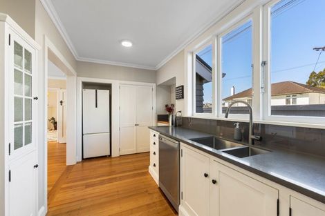 Photo of property in 26 Baring Terrace, Strandon, New Plymouth, 4312