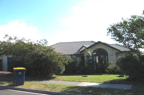 Photo of property in 12 Tyrico Close, Unsworth Heights, Auckland, 0632