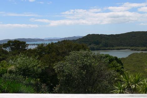 Photo of property in 1 Waterview Place, Haruru, 0204