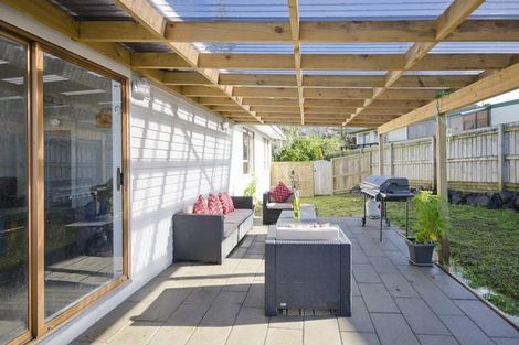 Photo of property in 19 Crompton Road, Massey, Auckland, 0614