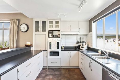 Photo of property in 22 Queen Street, Westport, 7825