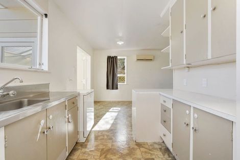 Photo of property in 10 Memorial Drive, Parahaki, Whangarei, 0112