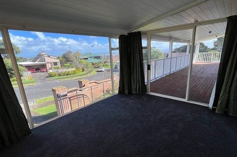 Photo of property in 24 Hurstbourn Priors, Goodwood Heights, Auckland, 2105