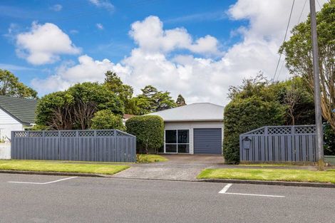 Photo of property in 10 Wallath Road, Westown, New Plymouth, 4310