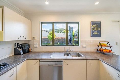 Photo of property in 36 Mary Huse Grove, Manor Park, Lower Hutt, 5019